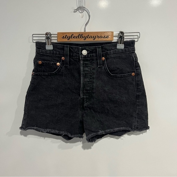 Levi’s Ribcage Black Denim Shorts - Picture 3 of 10